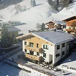 Haus Sandra - Joker Card Incl